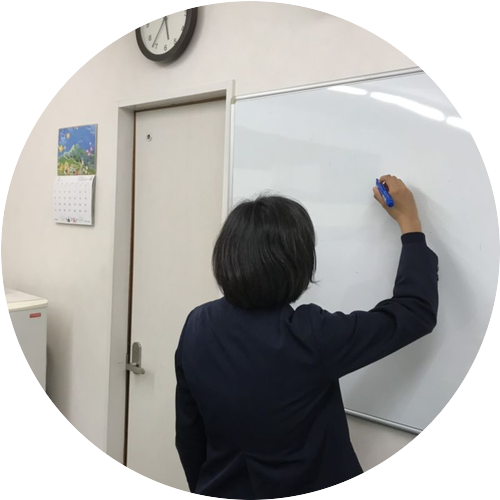 京都市伏見区にある英語塾・教室 藤森寺子屋英語教室の授業の様子の写真